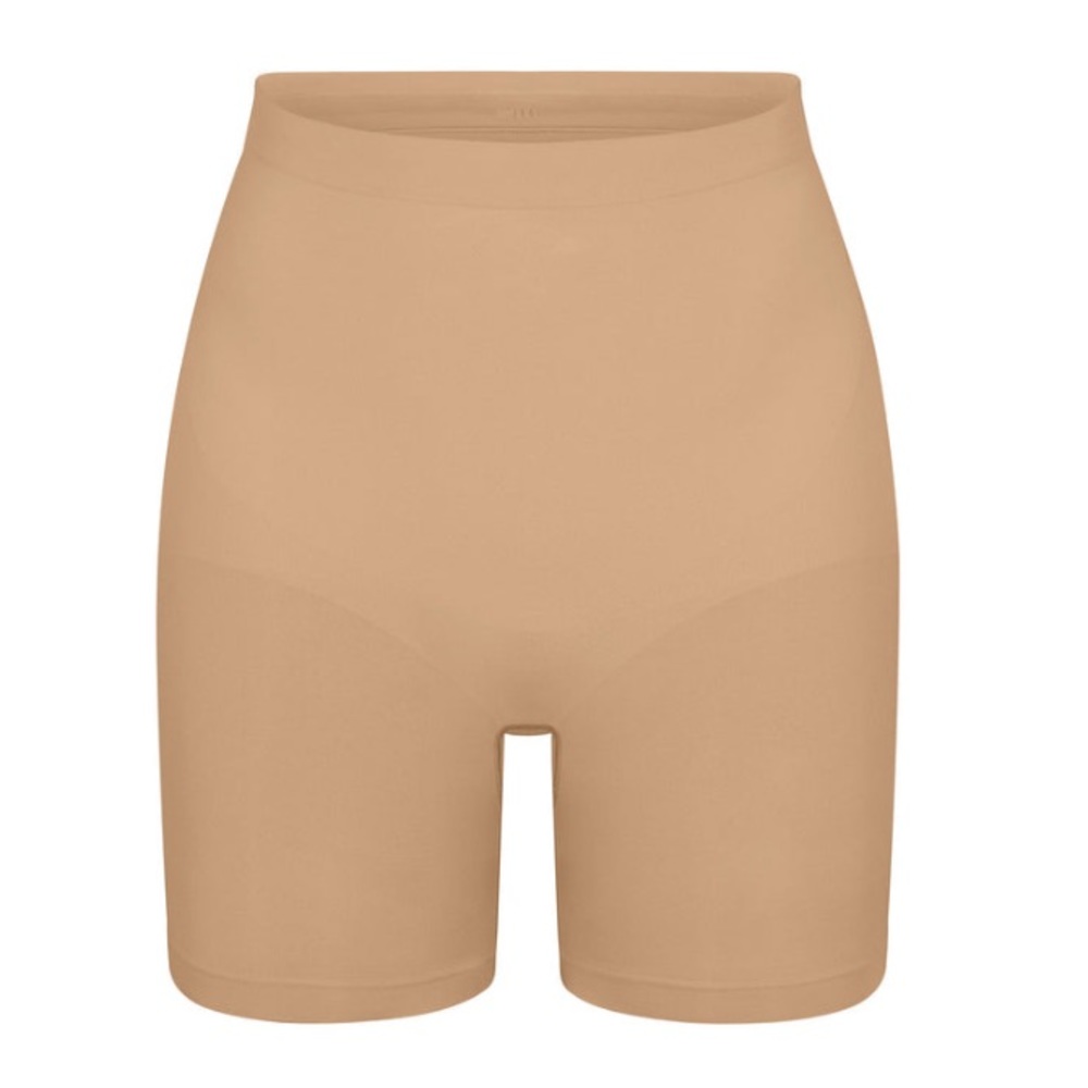 SKIMS SEAMLESS SCULPT MID THIGH SHORT